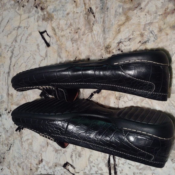 Donald J Pliner Vegga Shoes - Picture 8 of 8